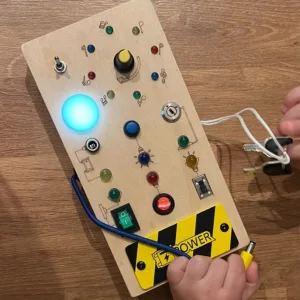 Modtaget Montessori Aktivitetsbræt med LED-lys fra kunden L****r.