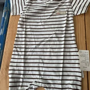 Modtaget Kortærmet Sparkedragt i Ét Stykke til Baby fra kunde L*****u.