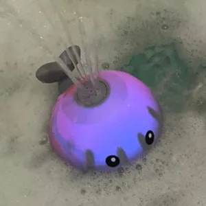 Modtaget Blinkende Hval Sprinkler Badelegetøj fra kunde J***i.