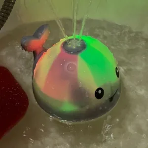Modtaget Blinkende Hval Sprinkler Badelegetøj fra kunde L****o.