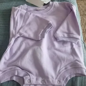 Modtaget Baby Bomuld Langærmet Bubble Romper fra kunde S*****g.