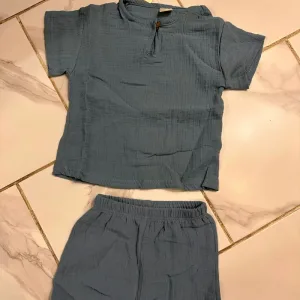 Modtaget børne bomuld T-shirt og shorts sæt fra kunde M****n.