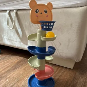 Modtaget montessori roterende spor rullende bold legetøj fra kunde D****n.